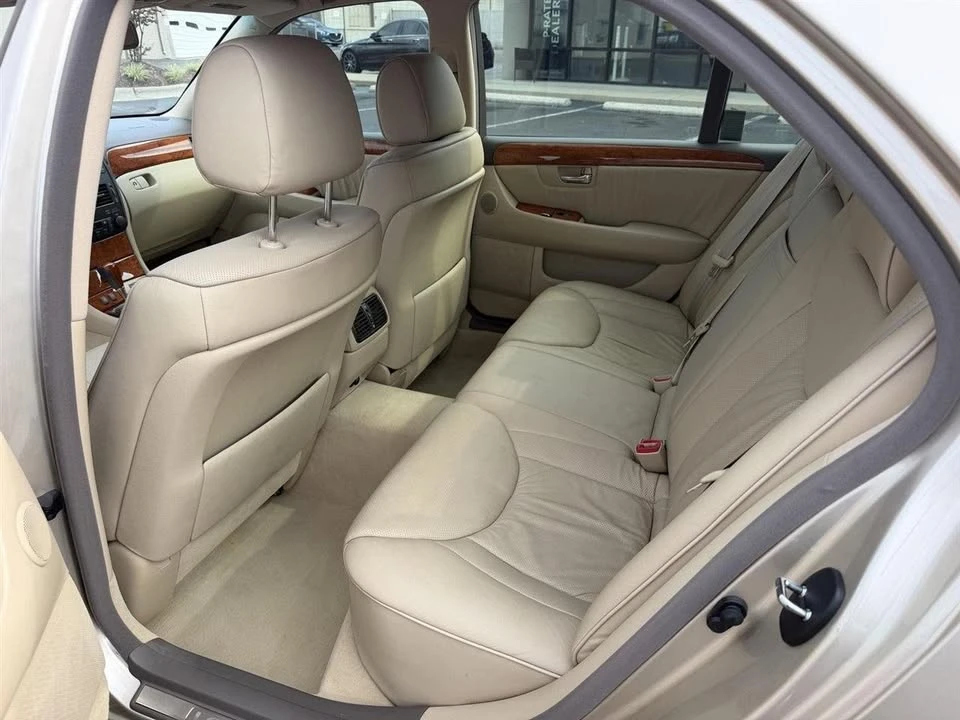 2005 Lexus LS 3rd Gen - Image 17 of 20