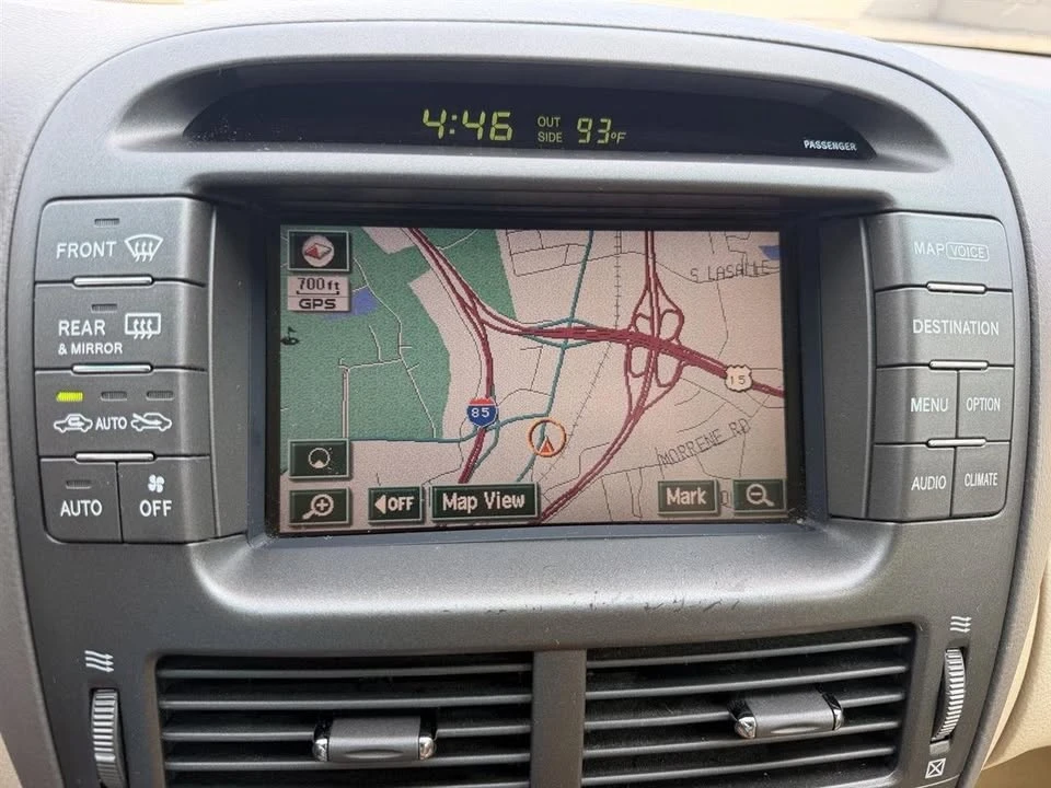 2005 Lexus LS 3rd Gen - Image 11 of 20