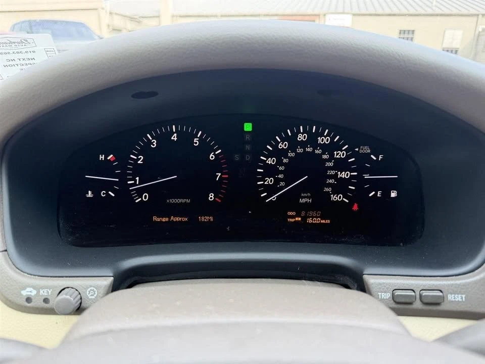 2005 Lexus LS 3rd Gen - Image 14 of 20