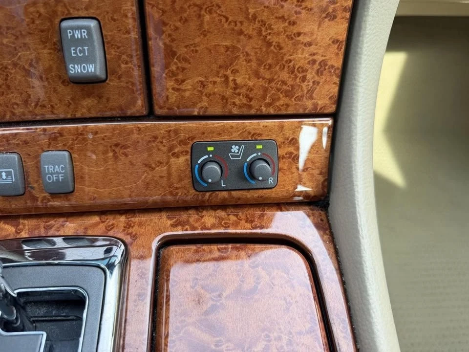 2005 Lexus LS 3rd Gen - Image 13 of 20