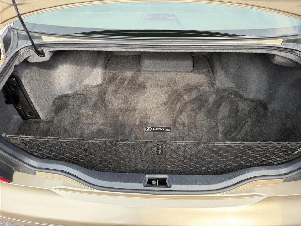 2005 Lexus LS 3rd Gen - Image 16 of 20