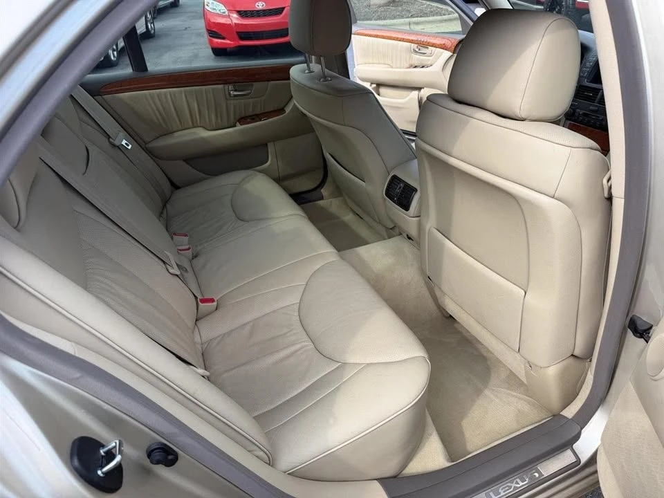 2005 Lexus LS 3rd Gen - Image 19 of 20