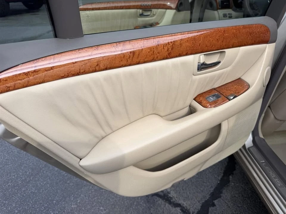 2005 Lexus LS 3rd Gen - Image 18 of 20