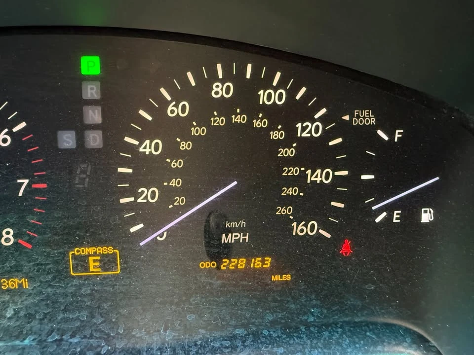 2005 Lexus LS 3rd Gen - Image 19 of 20