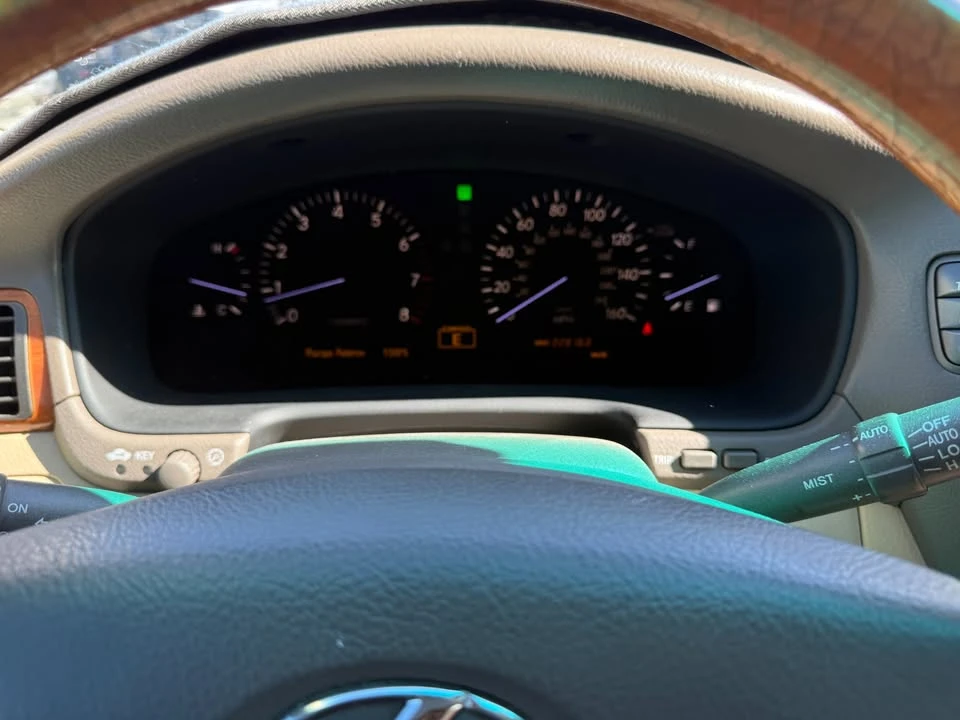 2005 Lexus LS 3rd Gen - Image 18 of 20