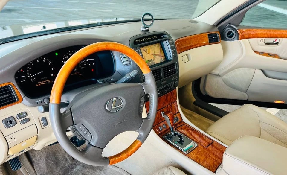 2005 Lexus LS 3rd Gen - Image 13 of 20