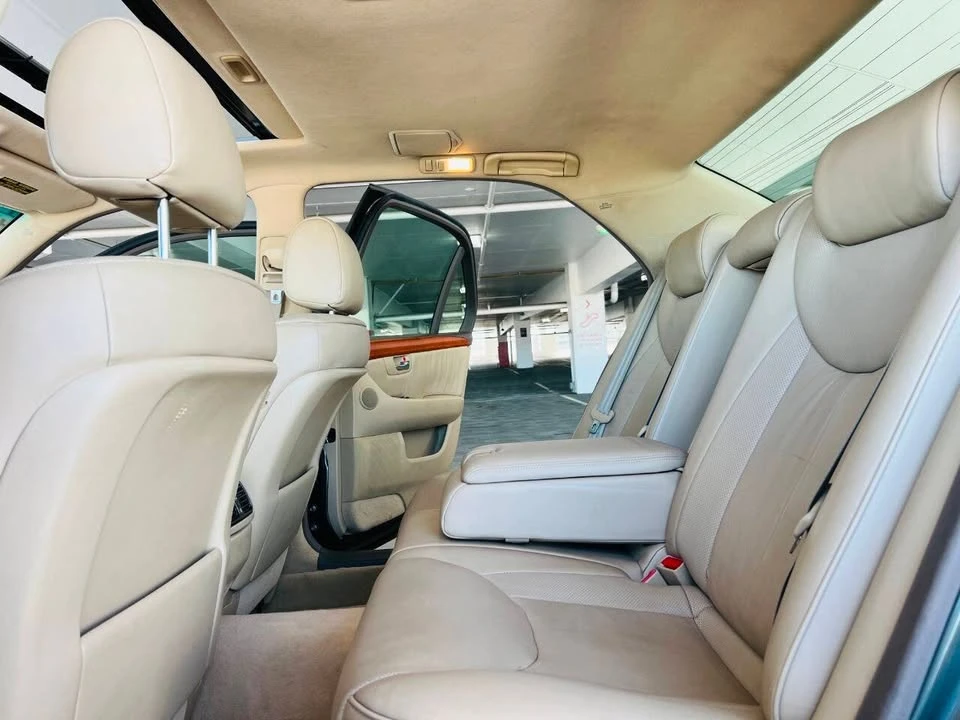 2005 Lexus LS 3rd Gen - Image 18 of 20