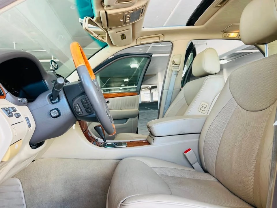 2005 Lexus LS 3rd Gen - Image 16 of 20