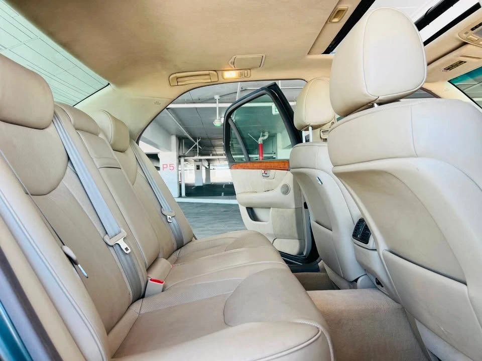 2005 Lexus LS 3rd Gen - Image 19 of 20