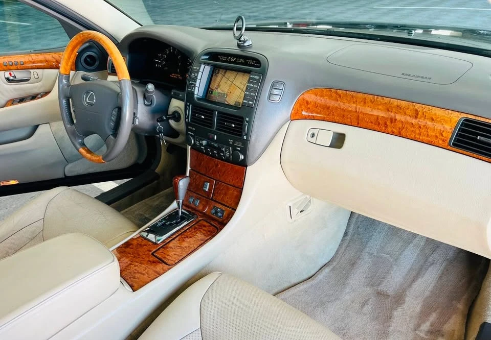 2005 Lexus LS 3rd Gen - Image 15 of 20