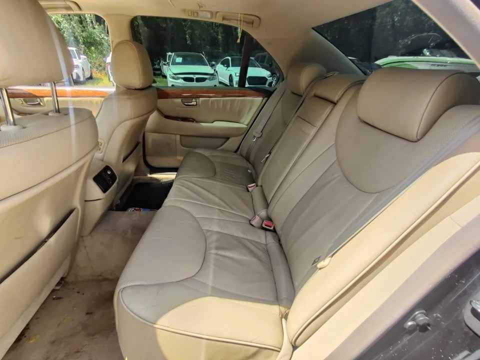 2005 Lexus LS 3rd Gen - Image 12 of 20