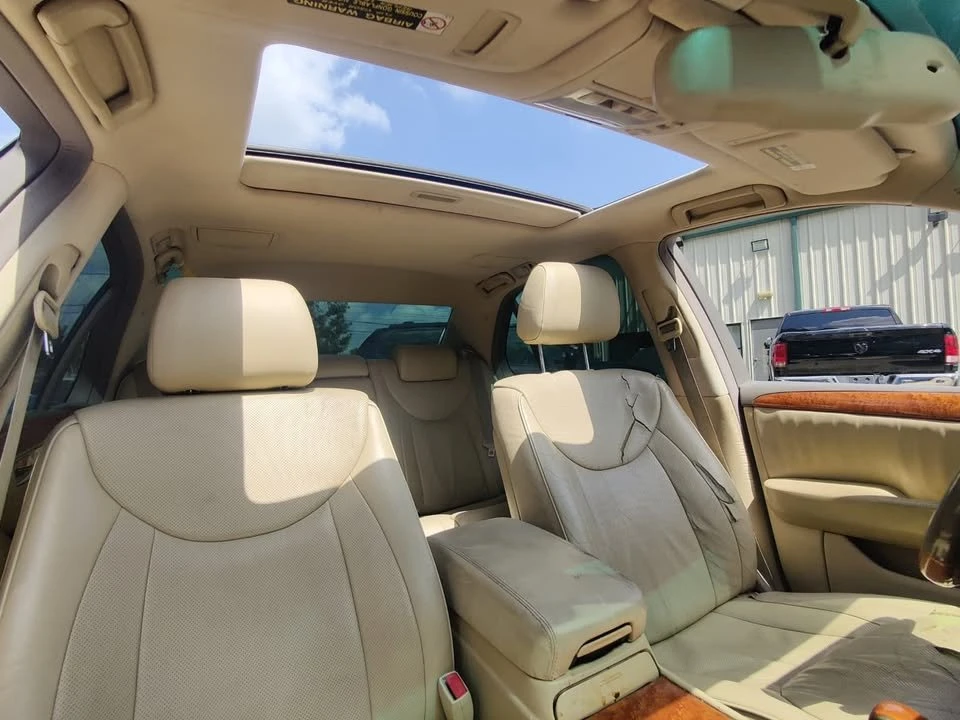 2005 Lexus LS 3rd Gen - Image 16 of 20