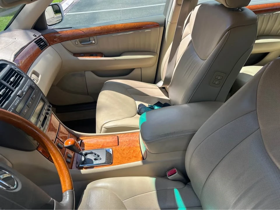 2005 Lexus LS 3rd Gen - Image 5 of 10