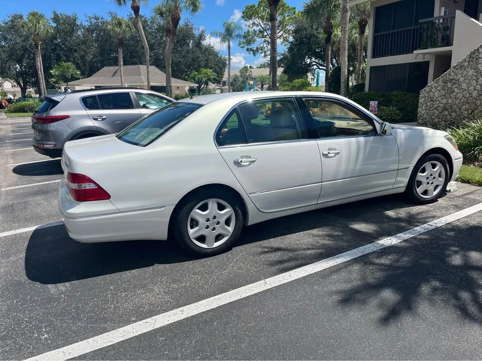 2005 Lexus LS 3rd Gen - Image 7 of 10