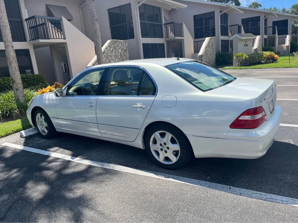 2005 Lexus LS 3rd Gen - Image 8 of 10