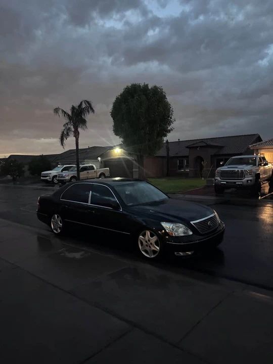 2005 Lexus LS 3rd Gen - Image 4 of 4