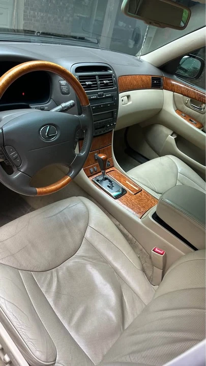2005 Lexus LS 3rd Gen - Image 14 of 17