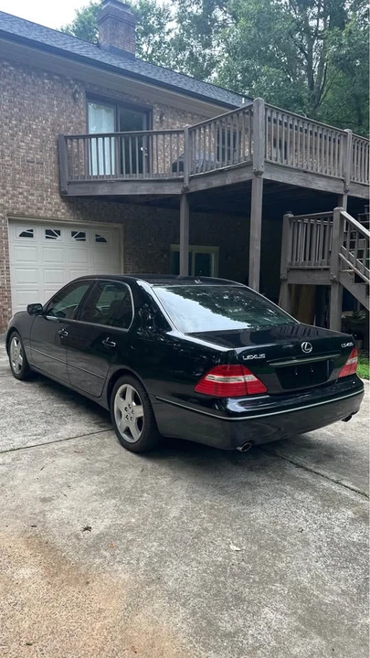 2005 Lexus LS 3rd Gen - Image 5 of 17