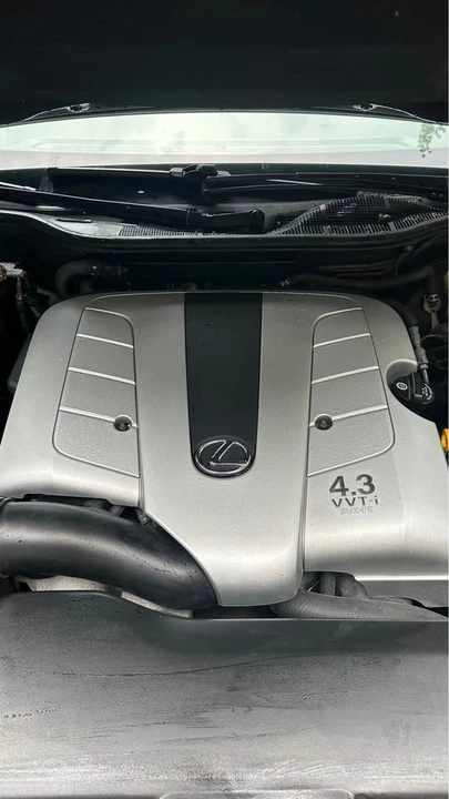 2005 Lexus LS 3rd Gen - Image 10 of 17
