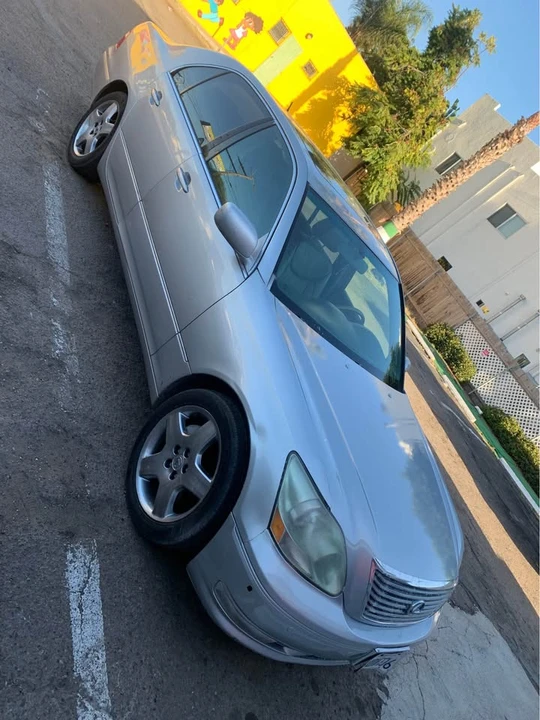 2005 Lexus LS 3rd Gen - Image 4 of 10