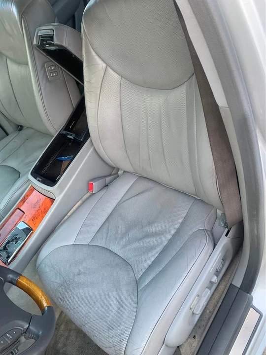 2005 Lexus LS 3rd Gen - Image 5 of 10