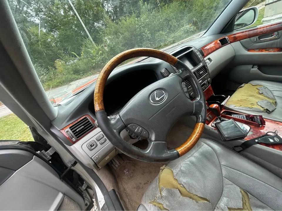 2005 Lexus LS 3rd Gen - Image 13 of 14
