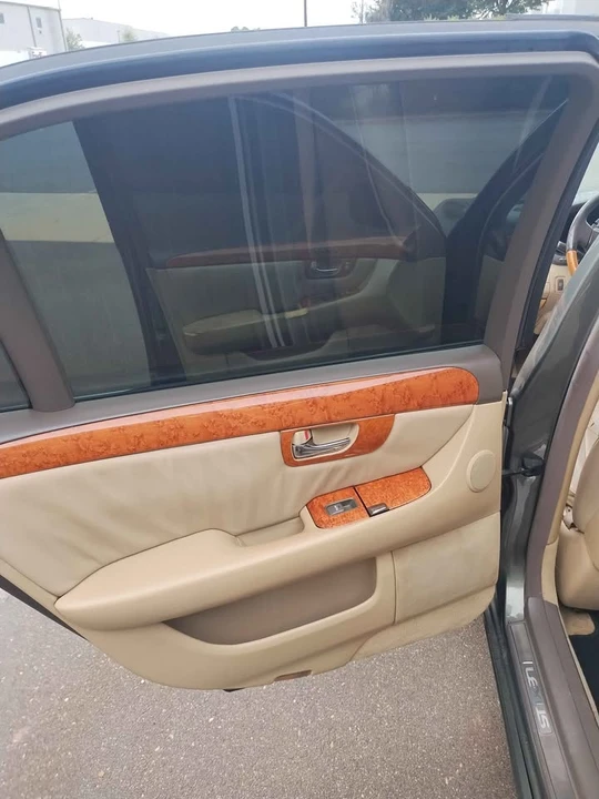 2005 Lexus LS 3rd Gen - Image 15 of 17