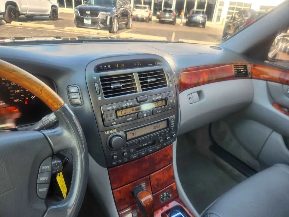 2005 Lexus LS 3rd Gen - Image 17 of 19