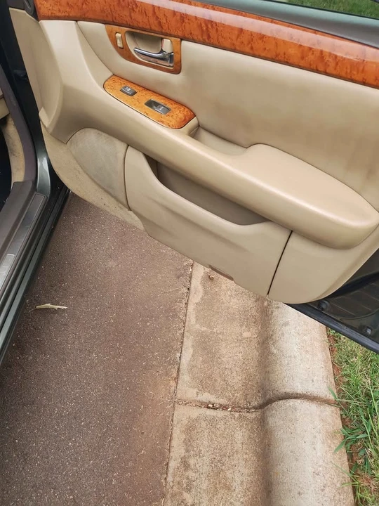2005 Lexus LS 3rd Gen - Image 18 of 18