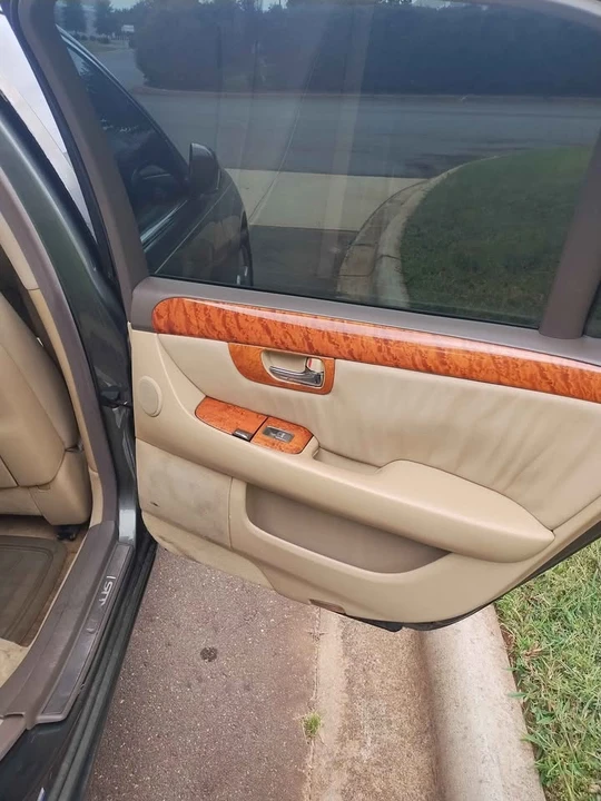 2005 Lexus LS 3rd Gen - Image 17 of 18