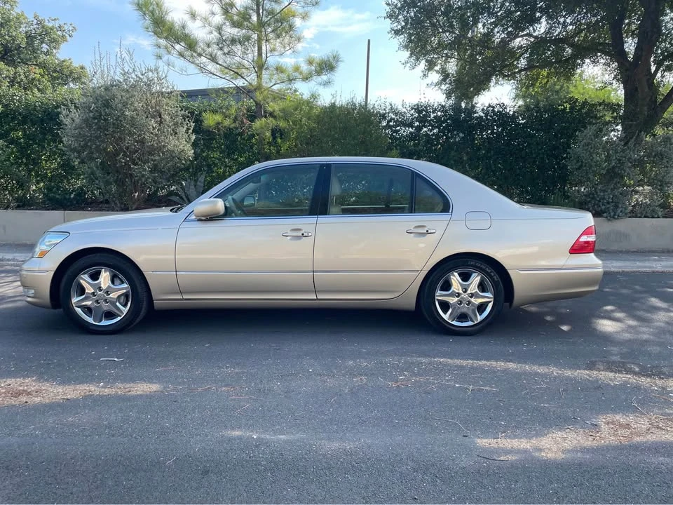 2005 Lexus LS 3rd Gen - Image 7 of 19