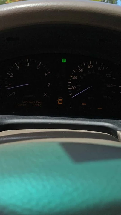 2005 Lexus LS 3rd Gen - Image 9 of 9