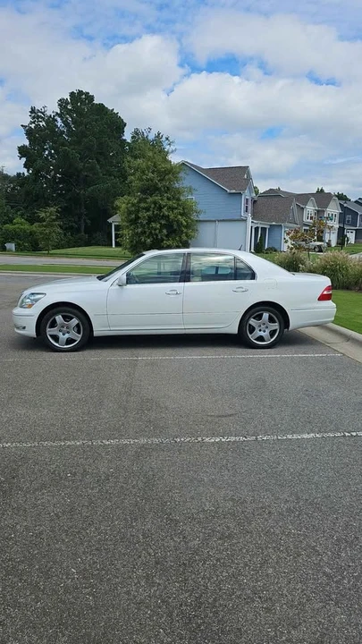 2005 Lexus LS 3rd Gen - Image 2 of 9