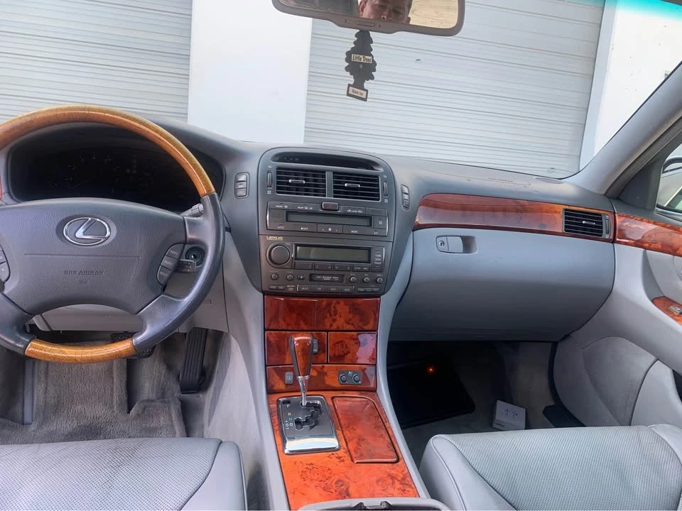2005 Lexus LS 3rd Gen - Image 6 of 10