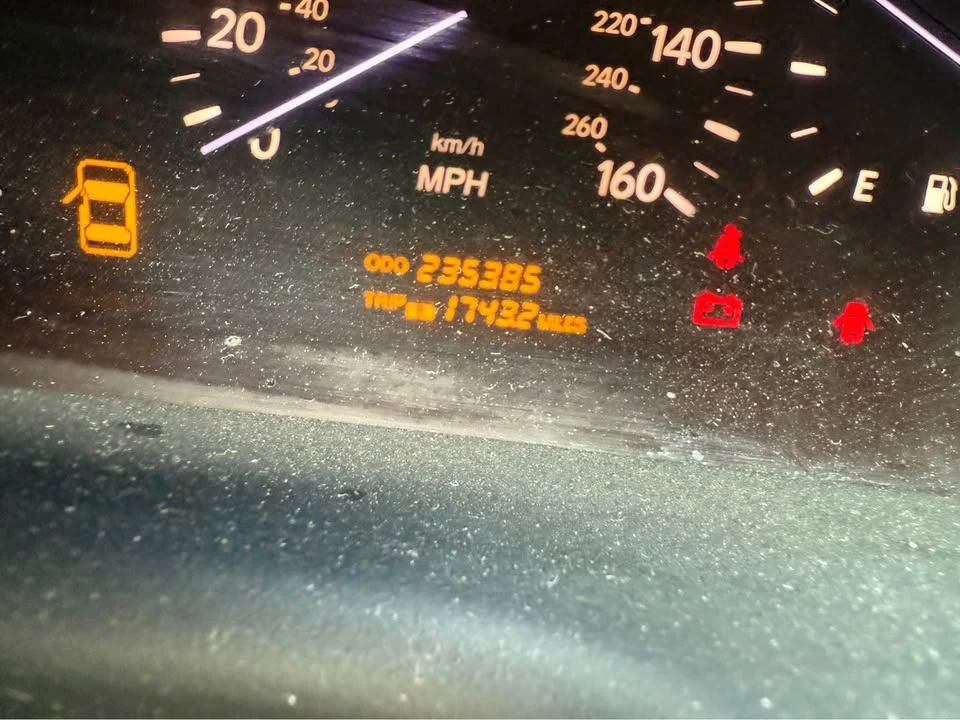 2005 Lexus LS 3rd Gen - Image 5 of 13