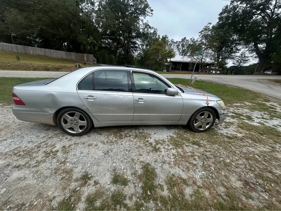 2005 Lexus LS 3rd Gen - Image 3 of 14