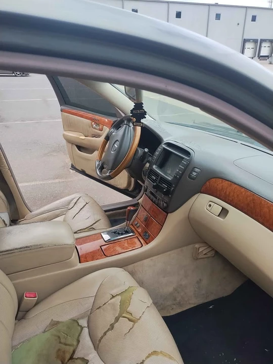 2005 Lexus LS 3rd Gen - Image 8 of 18