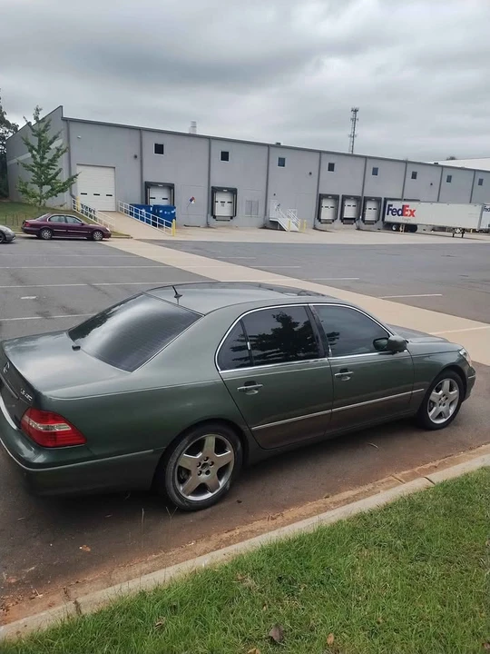 2005 Lexus LS 3rd Gen - Image 3 of 18