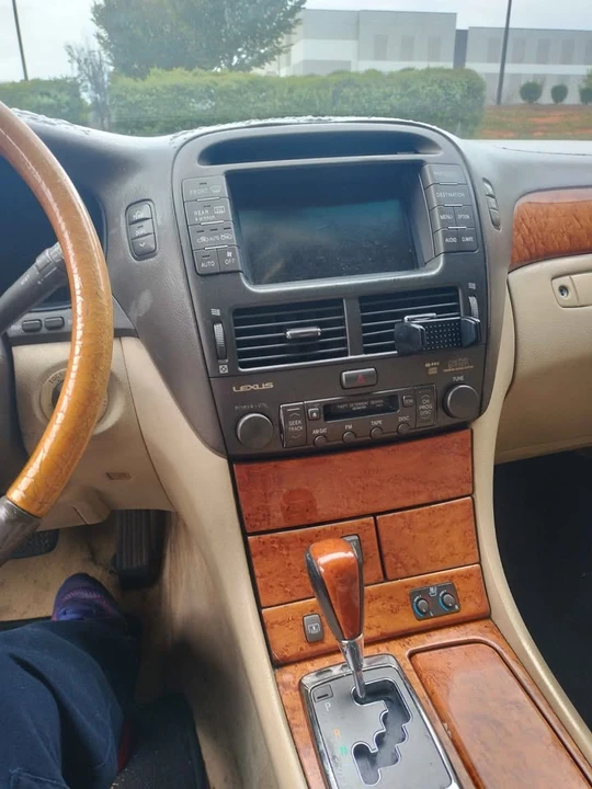 2005 Lexus LS 3rd Gen - Image 10 of 18
