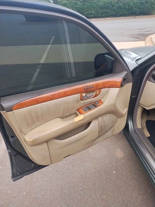 2005 Lexus LS 3rd Gen - Image 15 of 18