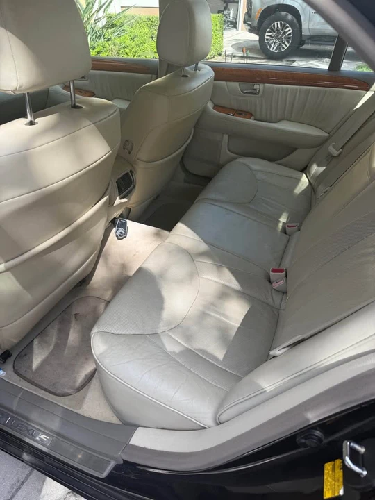 2005 Lexus LS 3rd Gen - Image 9 of 13