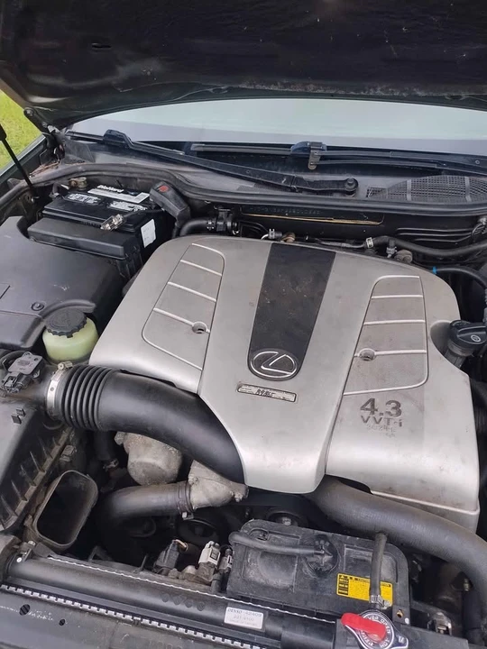 2005 Lexus LS 3rd Gen - Image 12 of 17