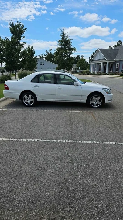 2005 Lexus LS 3rd Gen - Image 4 of 9