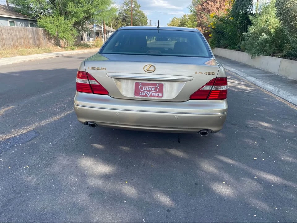 2005 Lexus LS 3rd Gen - Image 5 of 19