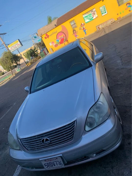2005 Lexus LS 3rd Gen - Image 2 of 10