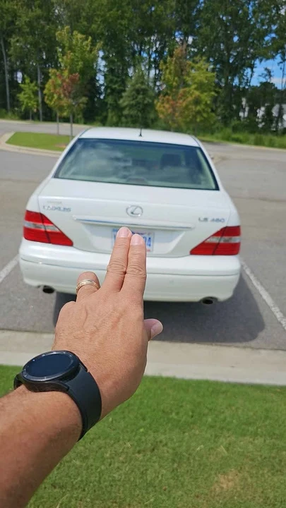 2005 Lexus LS 3rd Gen - Image 5 of 9