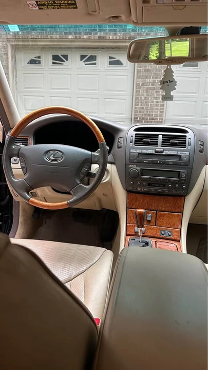 2005 Lexus LS 3rd Gen - Image 12 of 17