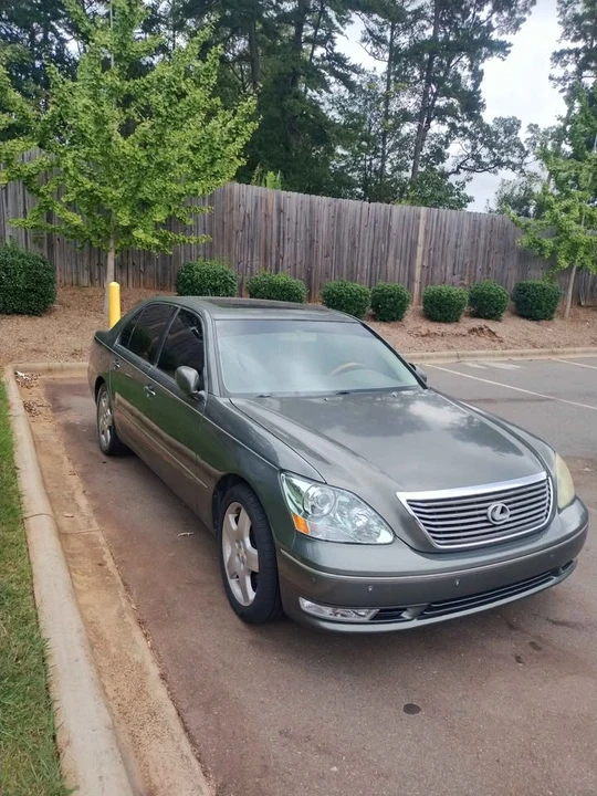2005 Lexus LS 3rd Gen - Image 2 of 18