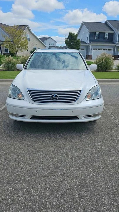 2005 Lexus LS 3rd Gen - Image 3 of 9