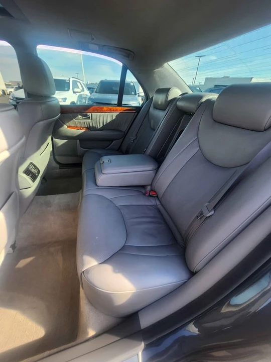 2005 Lexus LS 3rd Gen - Image 11 of 19